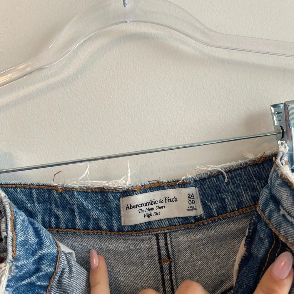 Abercrombie The Mom Short High Rise
